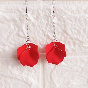 Cercei lungi petale - bijuterii - cercei - cercei lungi - Artynos.ro Cercei lungi petale - bijuterii - cercei - cercei lungi - Artynos.ro