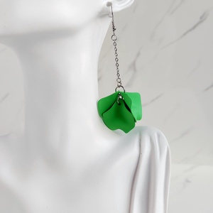 Cercei lungi petale - bijuterii - cercei - cercei - Artynos.ro Cercei lungi petale - bijuterii - cercei - cercei - Artynos.ro