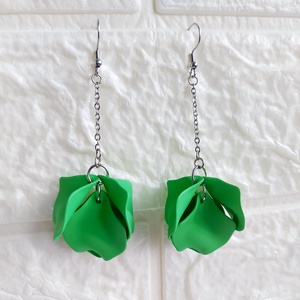 Cercei lungi petale - bijuterii - cercei - cercei - Artynos.ro Cercei lungi petale - bijuterii - cercei - cercei - Artynos.ro