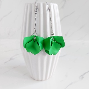 Cercei lungi petale - bijuterii - cercei - cercei - Artynos.ro Cercei lungi petale - bijuterii - cercei - cercei - Artynos.ro