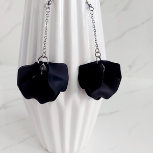 Cercei lungi petale - bijuterii - cercei - cercei lungi - Artynos.ro Cercei lungi petale - bijuterii - cercei - cercei lungi - Artynos.ro