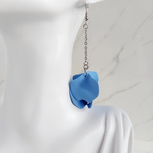 Cercei lungi petale - bijuterii - cercei - cercei lungi - Artynos.ro Cercei lungi petale - bijuterii - cercei - cercei lungi - Artynos.ro