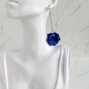 Cercei lungi petale - bijuterii - cercei - cercei lungi - Artynos.ro Cercei lungi petale - bijuterii - cercei - cercei lungi - Artynos.ro