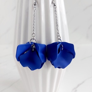 Cercei lungi petale - bijuterii - cercei - cercei lungi - Artynos.ro Cercei lungi petale - bijuterii - cercei - cercei lungi - Artynos.ro