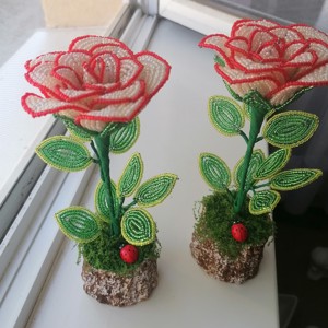 Trandafiri din perle - Artynos.ro