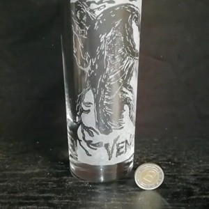 Pahar de sticlă cu model Venom  -  - Artynos.ro