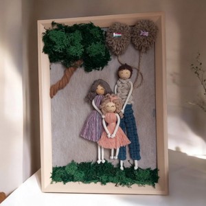 Imagine 3D personalizată a unei familii sub un copac cu baloane. -  - Artynos.ro