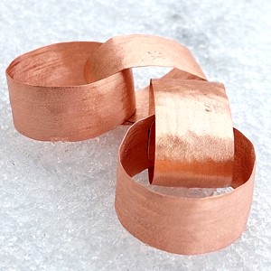 Cercei cu design din cupru - bijuterii - cercei hoops - Artynos.ro Cercei cu design din cupru - bijuterii - cercei hoops - Artynos.ro