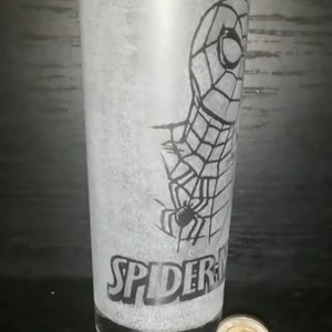 Pahar de sticlă cu model Spider-Man gravat manual  -  - Artynos.ro