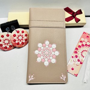 Portofel mandala din piele pu pictata manual, , , Carnet cu model Mandala pictat manual!
O idee excelenta de cadou pentru orice ocazie.
Fabricat din ..., ARTYNOS