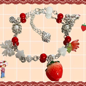 Bratara handmade Strawberry Shortcake - Artynos.ro
