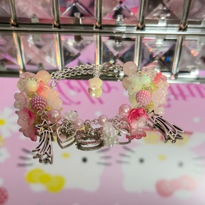 Brățară Handmade Inspirată de Hello Kitty - bijuterii - brățări - brățări din mărgele - Artynos.ro