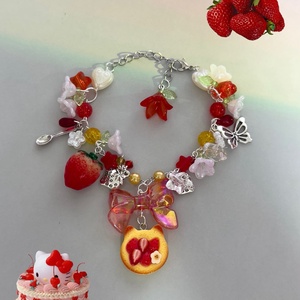 Bratara Handmade Inspirata de Hello Kitty Strawberry Cake - Artynos.ro