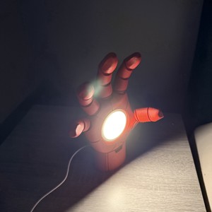 Lanterna de mână Iron Man � înălțime 22 cm, design unic! -  - Artynos.ro