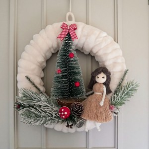 Decorațiuni de Crăciun pentru ușă / ciocănitoare cu păpușă macramé - coroană roșie, albă și verde cu păpușă - crăciun - decorațiuni de crăciun de casă - decorațiuni pentru ușă de crăciun - Artynos.ro