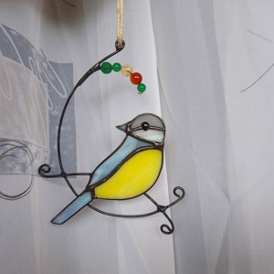 BLUE CINEGE pe o ramură de copac TIFFANY Suncatcher / fereastră decor pentru iubitorii de natură - casă & stil de viață - accesorii pentru decorat casa - decorațiuni de geam și decorațiuni de ușă  - decor ferestre și autocolant pentru geam - Artynos.ro