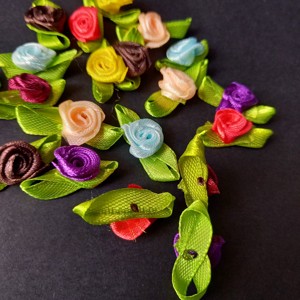 Trandafiri din material textil pentru decorare  -  - Artynos.ro