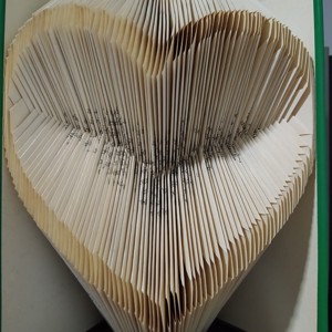 Sculptura carte inima, Casa & Stil de viata, Accesorii pentru decorat casa, Decoratiuni de masa si decoratiuni pentru rafturi , Sculptura de carte, carte pliata, , ARTYNOS