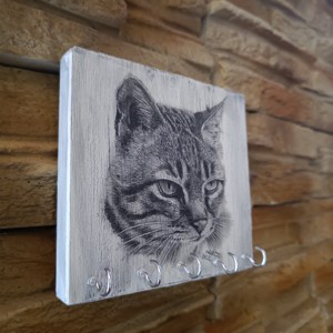 Breloc de perete din lemn Kitty -  - Artynos.ro
