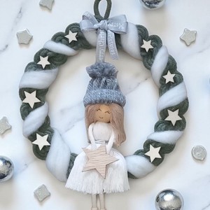 Verde si alb macramé Craciun decor de perete - fata zambitoare in palarie cu stele de lemn, Craciun, Decoratiuni de Craciun de casa, Decoratiuni pentru usa de Craciun, , ARTYNOS