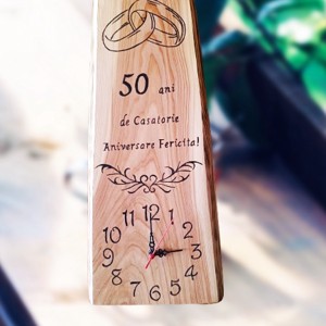 Ceas de perete din lemn pentru a 50-a aniversare a nunții în limba română - casă & stil de viață - accesorii pentru decorat casa - decorațiuni de pereți, decorațiuni suspendate - ceasuri de perete - Artynos.ro