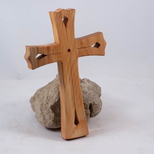 Cruce din lemn modelată, cruce de perete -  - Artynos.ro