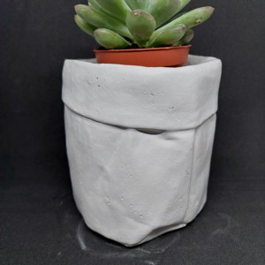 Beton gri colorat sac încrețit în formă de ghiveci de beton plantator plantator -  - Artynos.ro