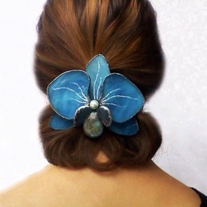 Clemă franceză pentru păr: orhidee albastră - îmbrăcăminte și modă - accesorii păr - clemă de păr și ac de păr - Artynos.ro