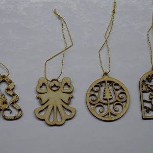 Set de ornamente pentru pomul de Crăciun 13 (4 ornamente din lemn natural) - accesorii de crăciun - decorațiuni de crăciun de casă - decorațiuni pentru pomul de crăciun - Artynos.ro