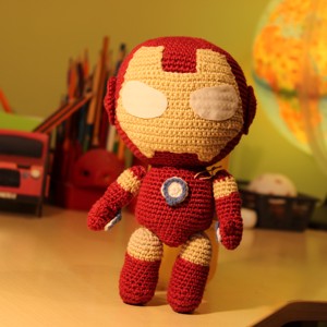 Supererou, Iron Man figura amigurumi -  - Artynos.ro
