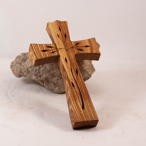 Cruce din lemn cu model, cruce de perete  - casă & stil de viață - accesorii religioase - cruce - Artynos.ro