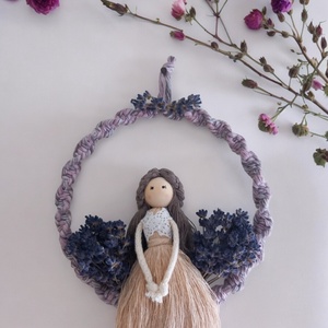 Păpușă din macrame cu lavandă de vară  decor de perete pe cerc - casă & stil de viață - accesorii pentru decorat casa - decorațiuni de pereți, decorațiuni suspendate - autocolante perete - Artynos.ro