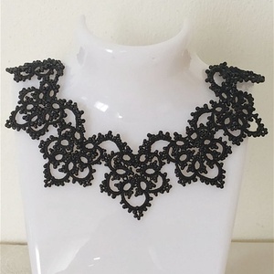 Colier negru din dantela frivolite, colier dantela neagra, bijuterii unicat, bijuterii tatting - bijuterii - coliere - coliere cu mărgele - Artynos.ro