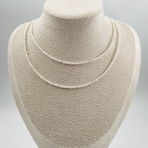 Colier handmade din perle mici de cultura - Artynos.ro