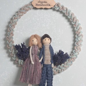 Cadou pentru nași � Pereche unică de figurine din macramé lavandă pe cerc vintage -  - Artynos.ro
