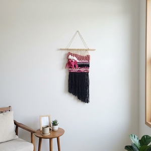 Tapiserie decorativa perete handmade, Decor boho chic roz fuchsia si denim reciclat - Artynos.ro