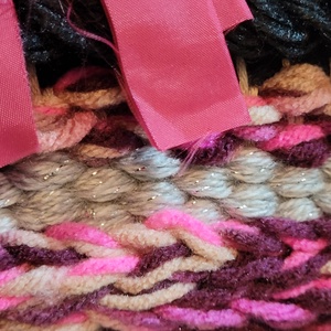 Tapiserie decorativă perete handmade, Decor boho chic roz fuchsia și denim reciclat - casă & stil de viață - decorațiuni de casă - decorațiuni de pereți - decor de pereți, macrame - Artynos.ro
