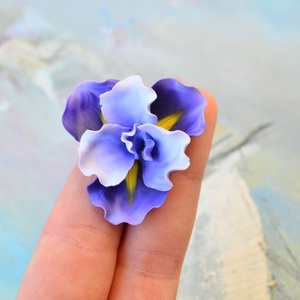 Iris-Brosa martisor, Bijuterii, Brose, Ceramica, Sculptura, ARTYNOS