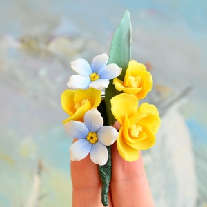 Frezii si nu ma uita- Brosa buchet, Bijuterii, Brose, , Brosa buchet cu frezii galbene si flori de nu ma uita

*** Descopera colectia noastra de martisoare..., ARTYNOS