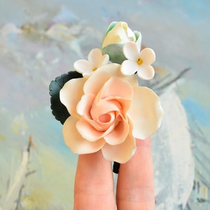 Trandafir roz si liliac alb- Brosa Buchet - Artynos.ro