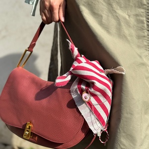 Accesoriu handmade - îmbrăcăminte și modă - eșarfe, pălării, fularuri - eșarfe - Artynos.ro