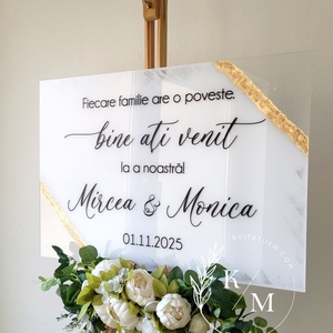 Panou intampinare nunta din plexiglas alb cu detalii aurii - accesorii nuntă - materiale decor pentru nuntă - tablouri și indicatoare nuntă - Artynos.ro