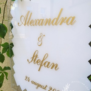 Panou intampinare nunta din plexiglas alb si auriu - accesorii nuntă - materiale decor pentru nuntă - tablouri și indicatoare nuntă - Artynos.ro