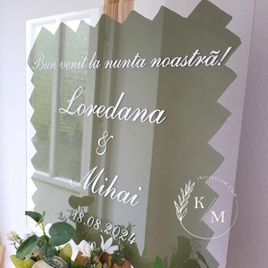 Panou intampinare nunta din plexiglas alb si verde olive - accesorii nuntă - materiale decor pentru nuntă - tablouri și indicatoare nuntă - Artynos.ro