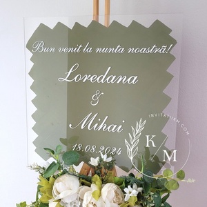 Panou intampinare nunta din plexiglas alb si verde olive - Artynos.ro