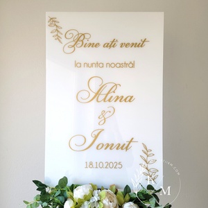 Panou intampinare nunta din plexiglas alb si detaliu floral auriu - accesorii nuntă - materiale decor pentru nuntă - tablouri și indicatoare nuntă - Artynos.ro