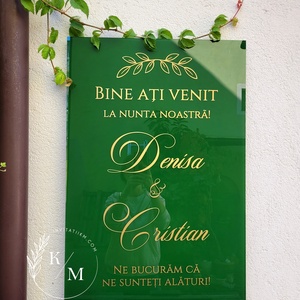 Panou intampinare nunta din plexiglas verde si detalii florale aurii - accesorii nuntă - materiale decor pentru nuntă - tablouri și indicatoare nuntă - Artynos.ro