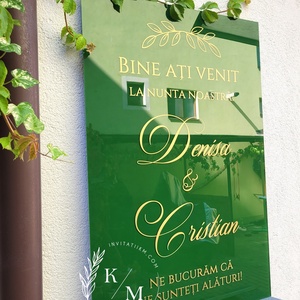 Panou intampinare nunta din plexiglas verde si detalii florale aurii - accesorii nuntă - materiale decor pentru nuntă - tablouri și indicatoare nuntă - Artynos.ro