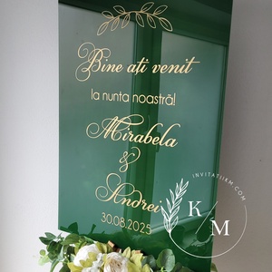 Panou intampinare nunta din plexiglas verde si detalii florale aurii - accesorii nuntă - materiale decor pentru nuntă - tablouri și indicatoare nuntă - Artynos.ro