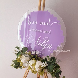 Panou plexiglas rotund de intampinare pentru botez lila si alb - accesorii nuntă - materiale decor pentru nuntă - tablouri și indicatoare nuntă - Artynos.ro